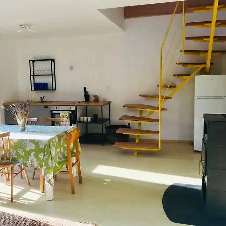 Apartament Vadrozsa Haz, Csendre Vagyoknak