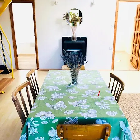 Vadrozsa Haz, Csendre Vagyoknak Apartament