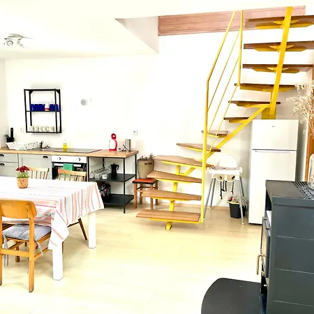 Vadrozsa Haz, Csendre Vagyoknak Apartament